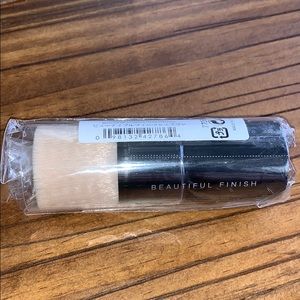 bareMinerals Beautiful Finish Brush